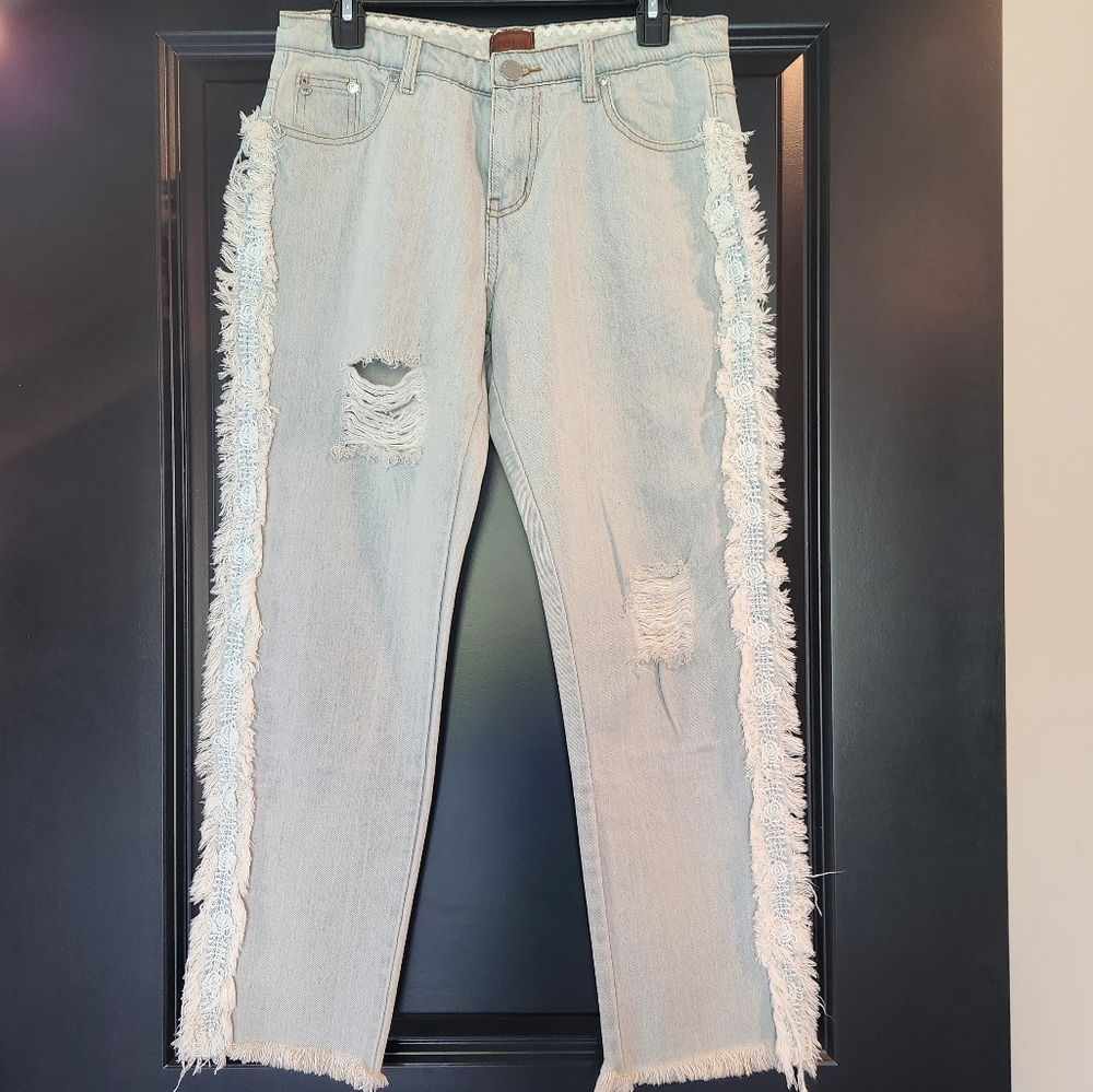 NWOT POL Light Blue Frayed Fringe Crochet Lace Destressed Boyfriend Jeans